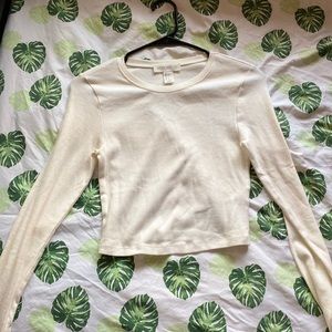 “ Sold‼️‼️”A cream colored long sleeve crop top |forever 21